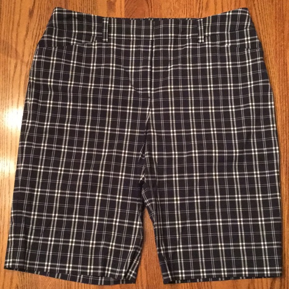 Jones New York Pants - 🌹NWOT Jones New York B & W Plaid Bermuda Shorts
